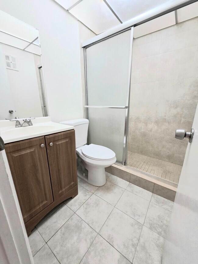 Foto del edificio - 638 NW 13th St