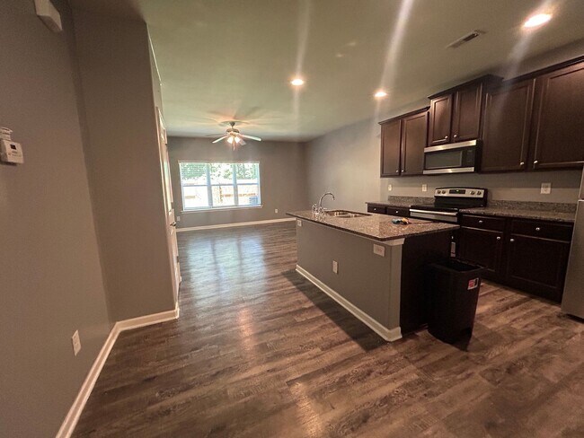 Foto del edificio - 6125 Oakley Rd