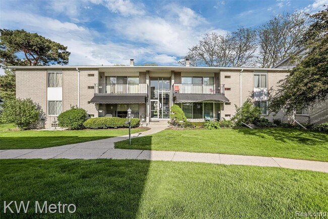 Building Photo - 8433 Kennedy Cir N