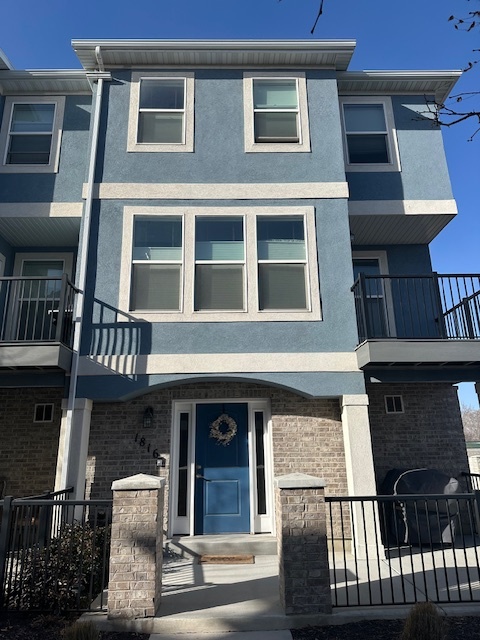 Semi-private utdoor patio - 1816 W Dalmeny Way