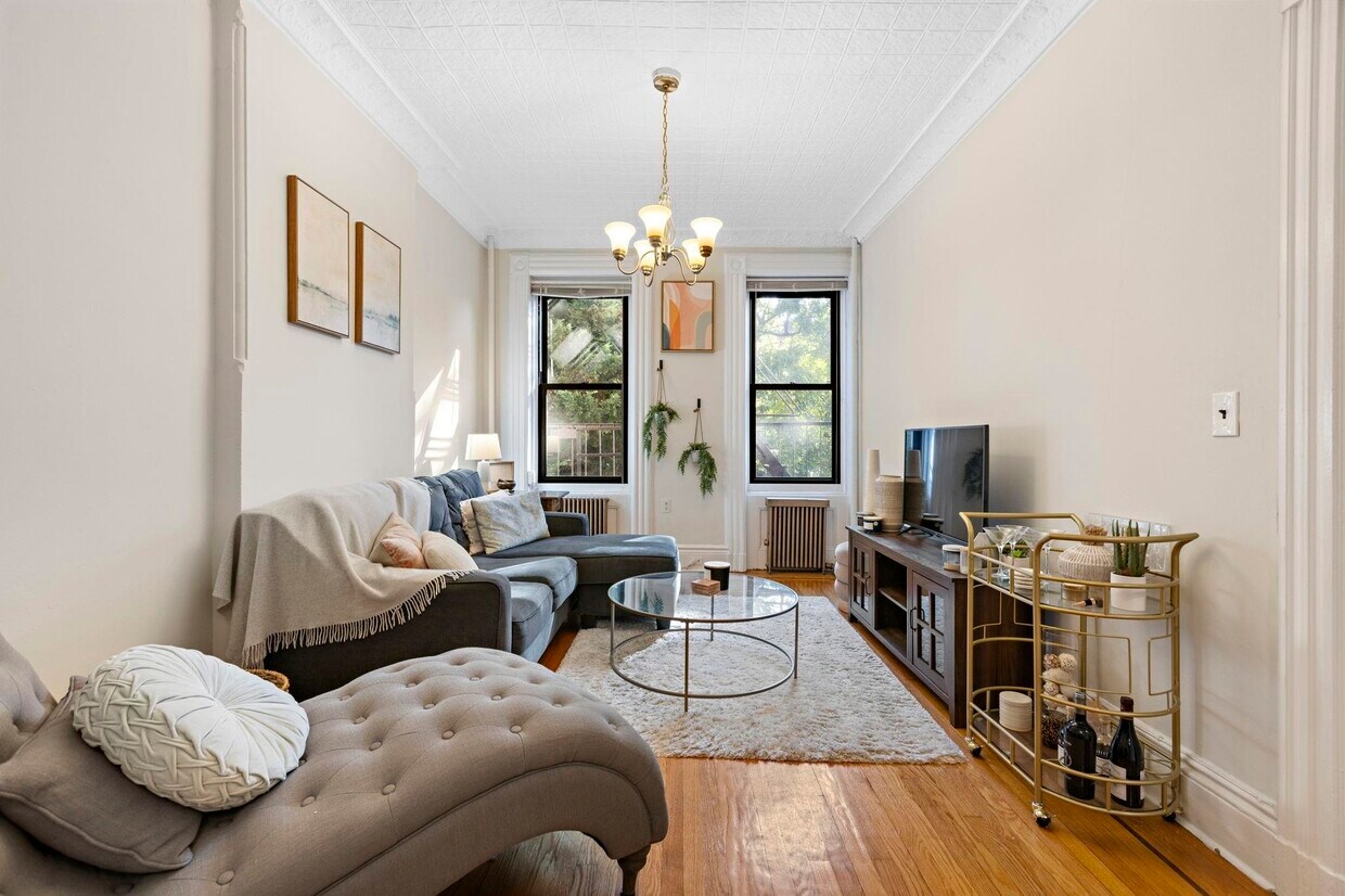 Primary Photo - 1029 Park Ave