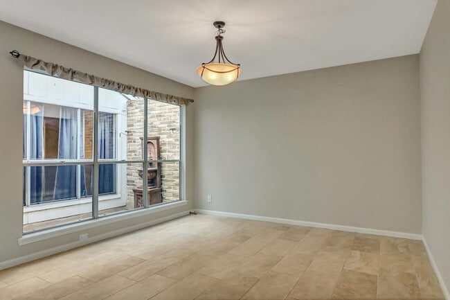 Building Photo - UPDATED 3-BEDROOM HOME IN WHISPERING OAKS