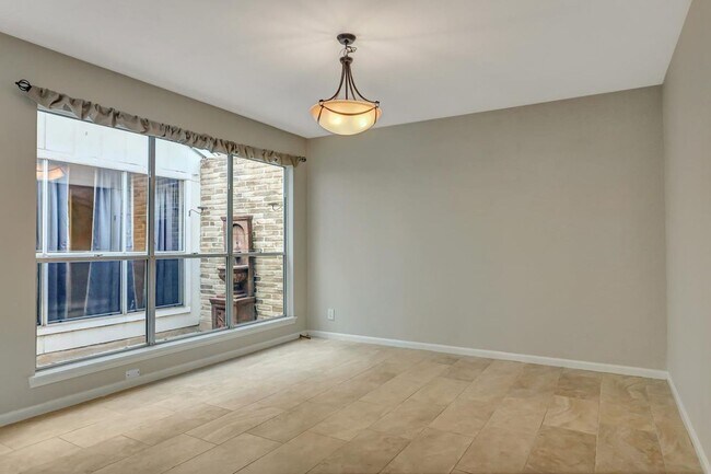 Foto del edificio - UPDATED 3-BEDROOM HOME IN WHISPERING OAKS