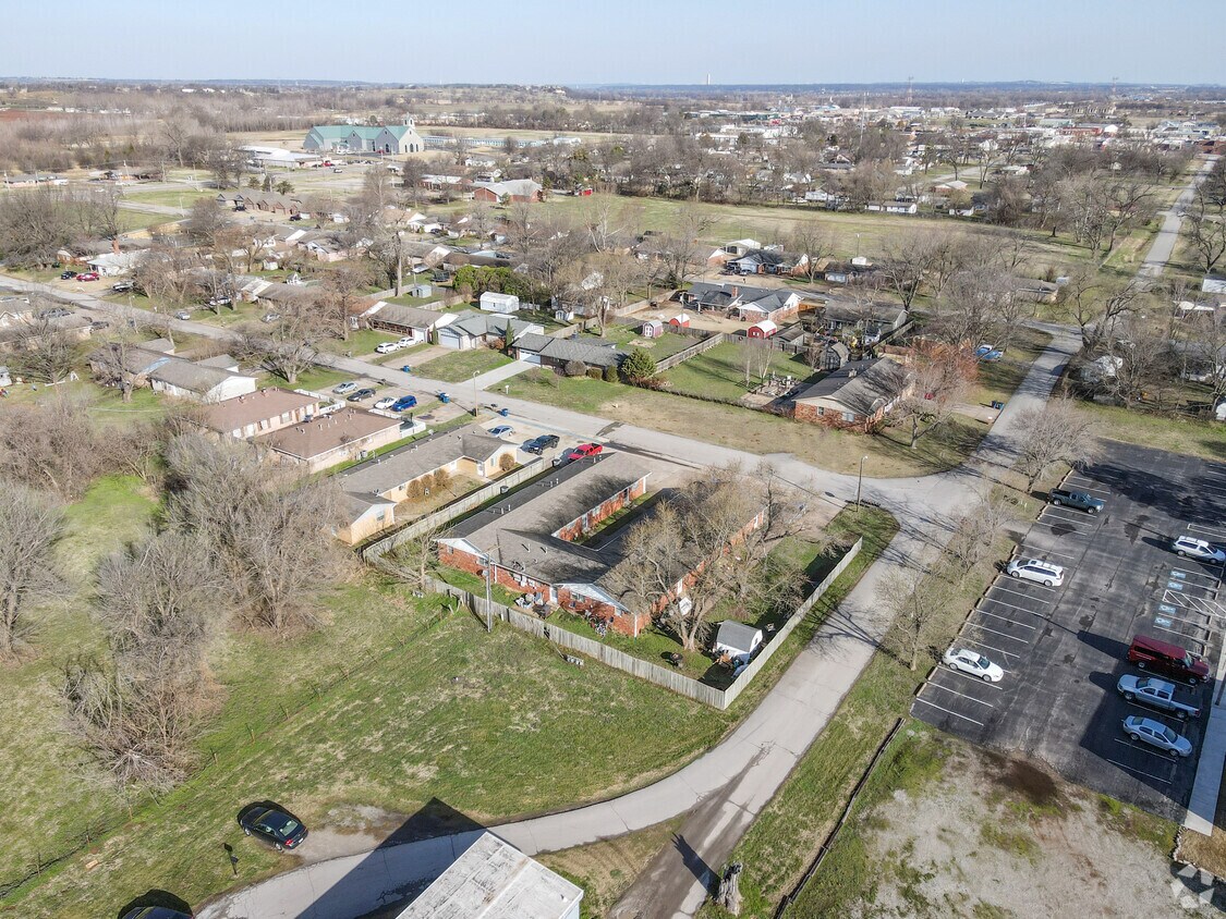 Aerial - Looking Northwest - 20 W Rachel St