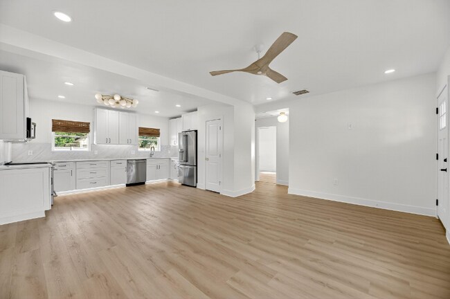 Foto del edificio - 4751 Burlington Ave N