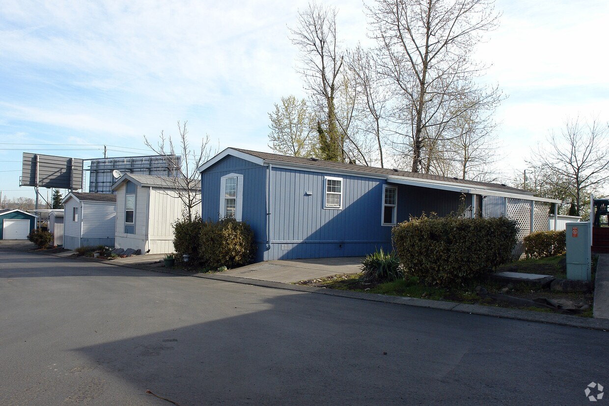 Sumner Estates Apartments in Portland, OR