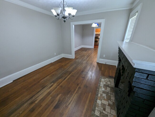 Building Photo - Beautiful Murray Hill 3/1 on a corner lot....
