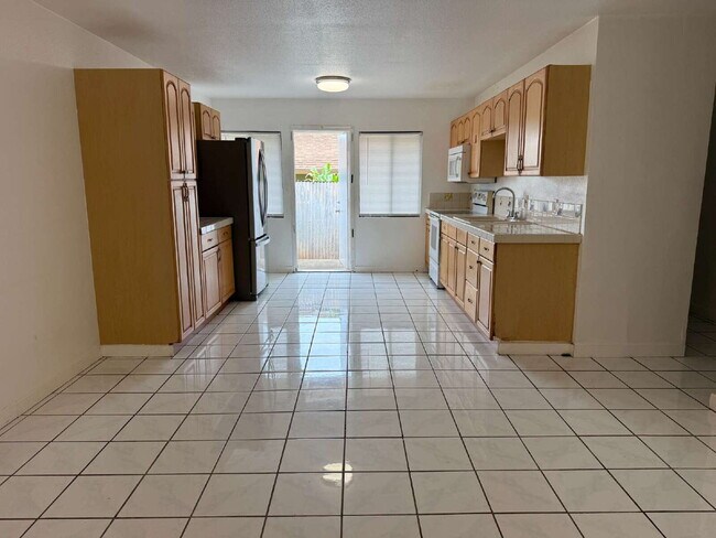 Photo - 2BD/1BA Duplex in Pearl City – Parking, In-Unit W/D Apartment