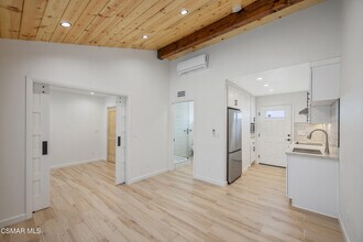 Building Photo - 5540 Lake Lindero Dr