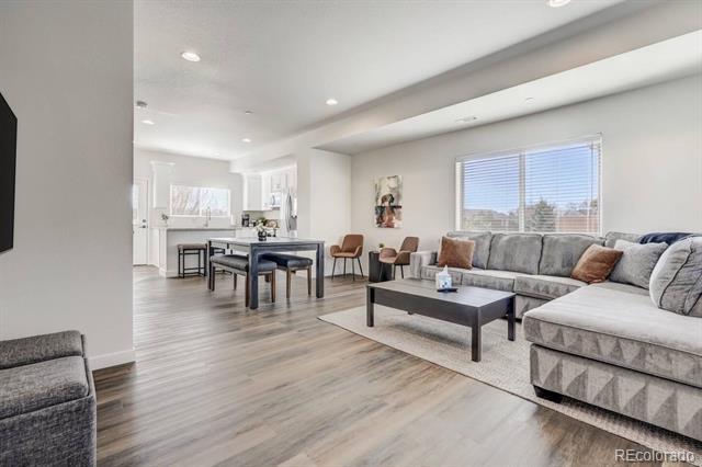 Building Photo - 2220 E La Salle St