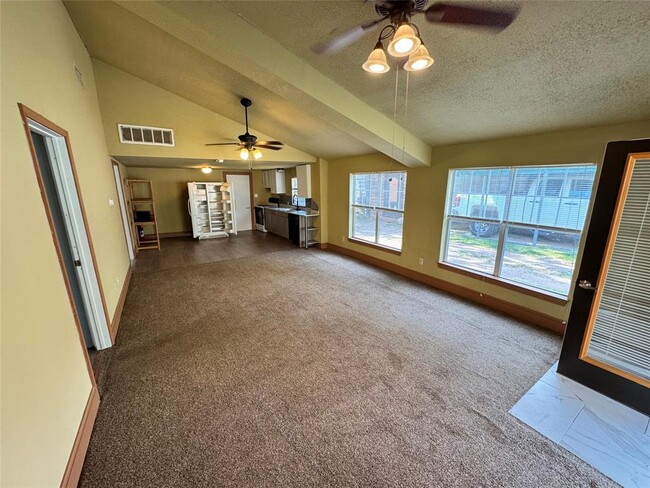 Building Photo - 1102 Minnie Dr