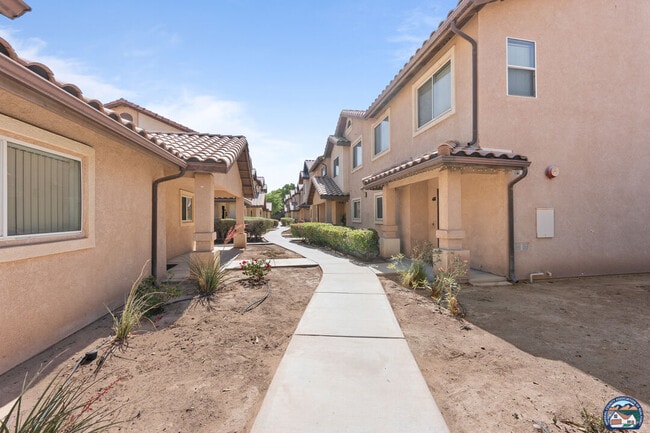 Building Photo - 1160 Rosas St