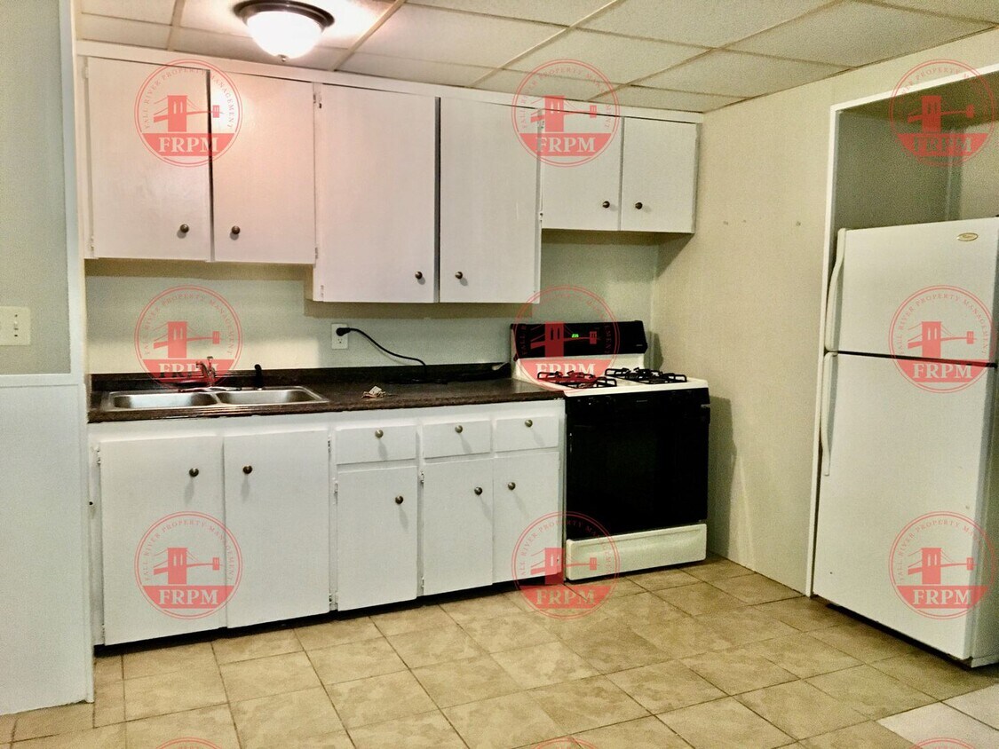 18871893 Ave Unit 1NW, New Bedford, MA 02746 Room for Rent