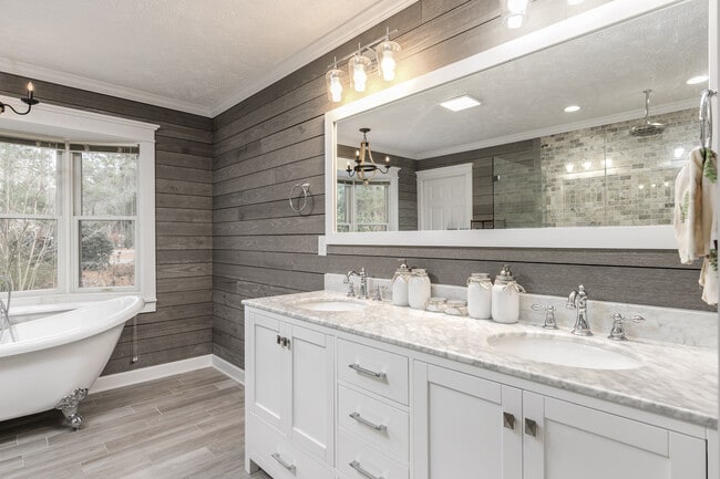 Foto del edificio - 380 Swoope Dr