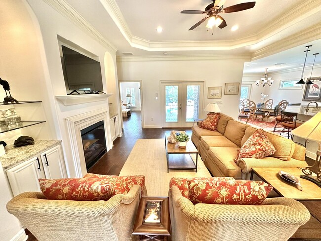 Building Photo - 206 E Pinehurst Dr
