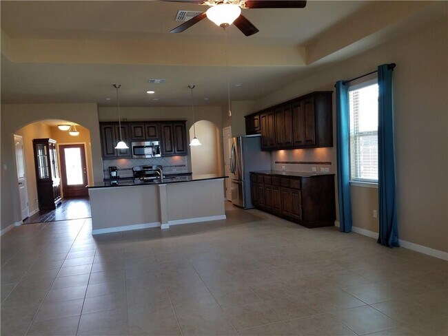 Foto del edificio - 743 Easton Dr