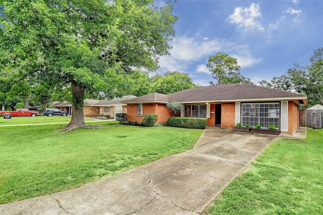 Foto del edificio - 2303 Cheshire Ln