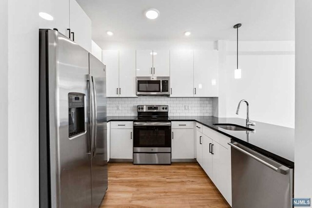 Building Photo - 520 Cliff Street Unit 223