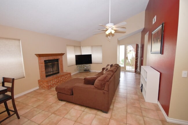 Building Photo - 517 Barnett Dr