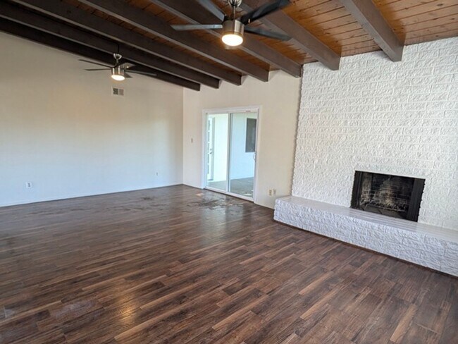 Building Photo - 5209 Hewlett Dr