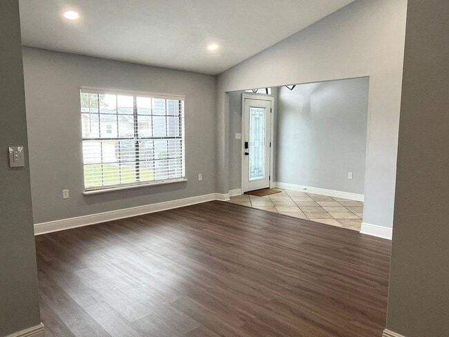 Building Photo - 947 Wages Way