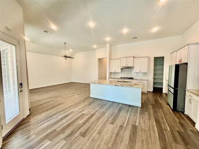 Foto del edificio - 808 Clear Spring Ln