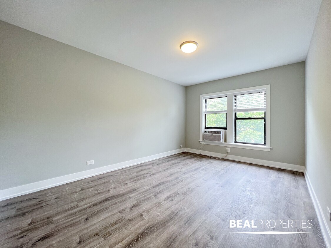 Primary Photo - 707 W Brompton Ave