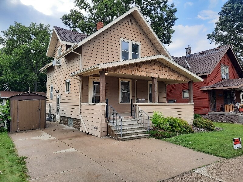 Foto principal - 208 4th Ave NW