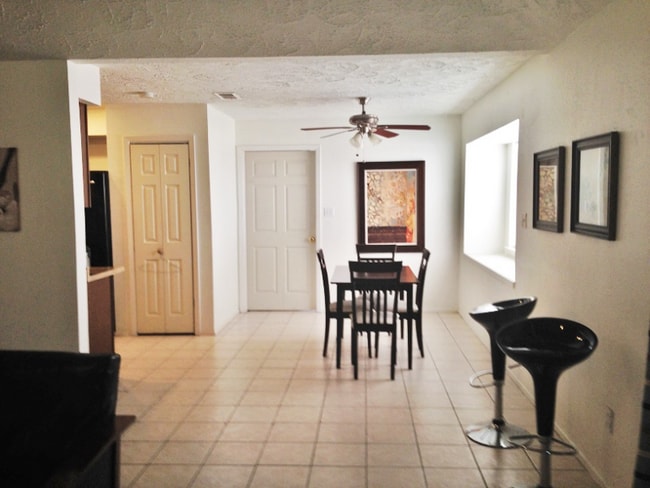 Photo - 13307 Oak Ledge Dr House
