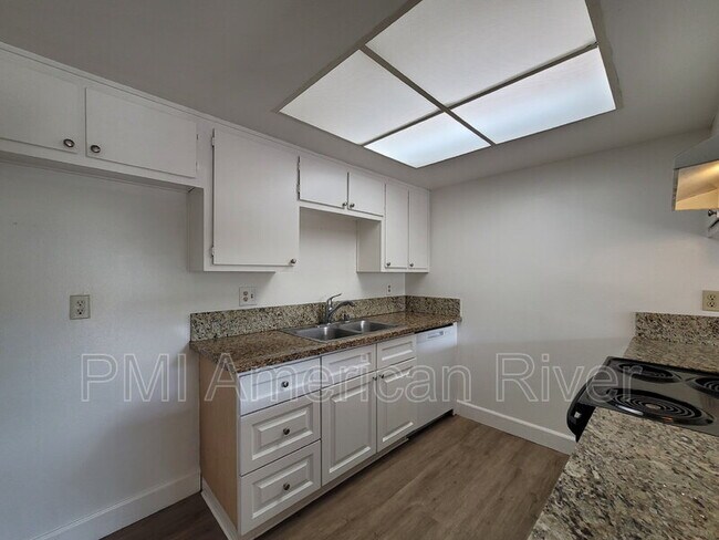 Foto del edificio - 5834 Sperry Dr