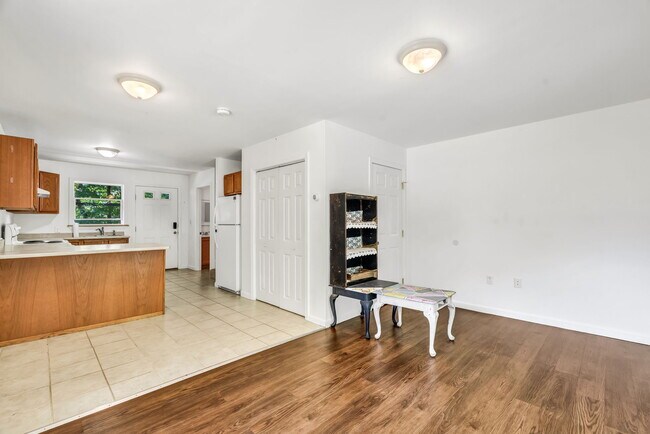 Foto del edificio - 114 Cove Rd