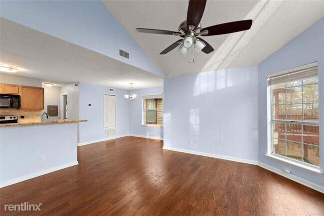 Building Photo - 2 br, 2 bath Condo - 1312 Red Deer Way