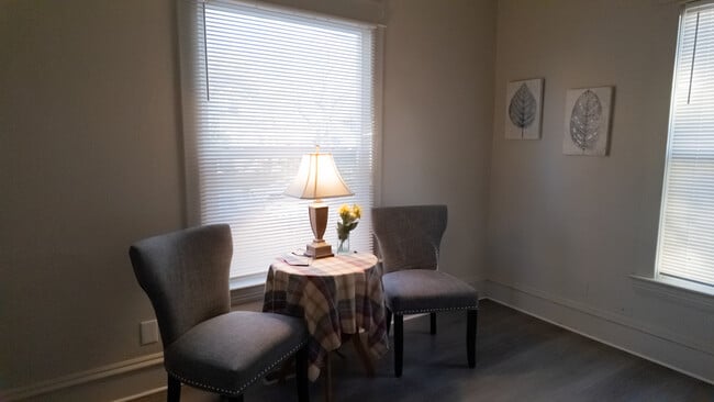 Building Photo - 102 S Perry St