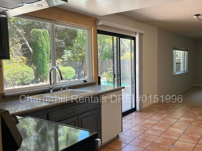 Foto del edificio - **Spacious 4-Bedroom Home with Pool in Desirable Rincon Valley**