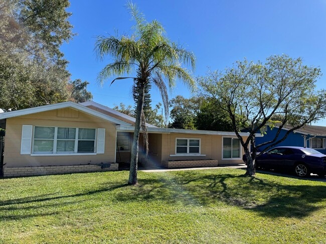 Main House (Triplex) - Main House (Triplex)
