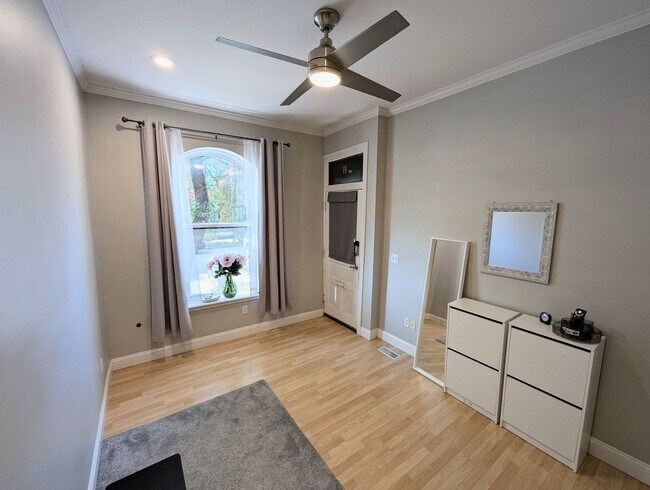 Foto del edificio - Exquisite Home in Lafayette Square - $500 off Deposit & 1st Month's Rent!