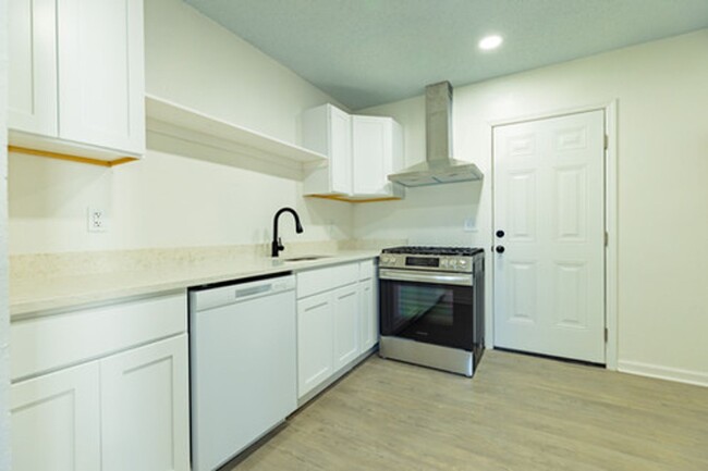 Foto del edificio - Newly Re-designed home N.Chas!