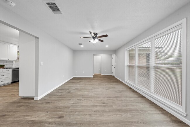 Foto del edificio - 1225 Meadow Brook Rd