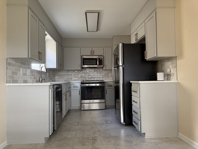 Foto del edificio - 1409 Opal Rd