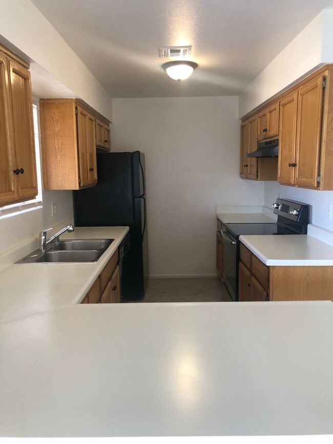 Foto del edificio - Remodeled 4 bedroom For Rent