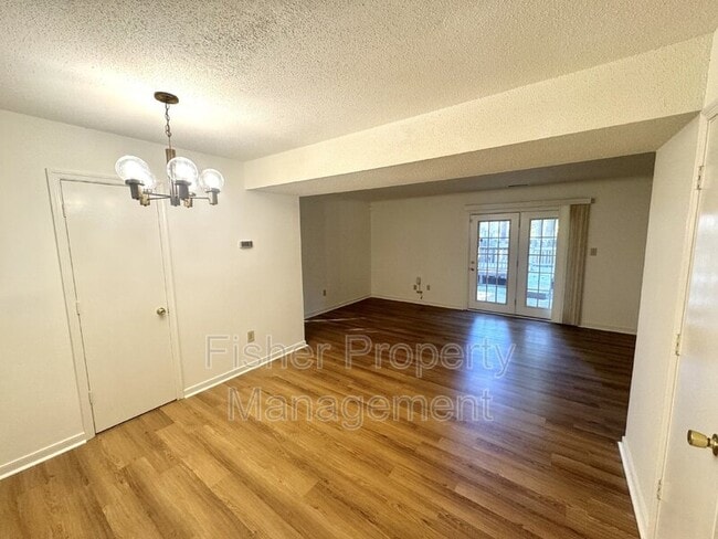 Building Photo - 403 Hickorywood Cir