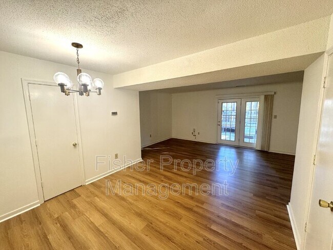 Foto del edificio - 403 Hickorywood Cir