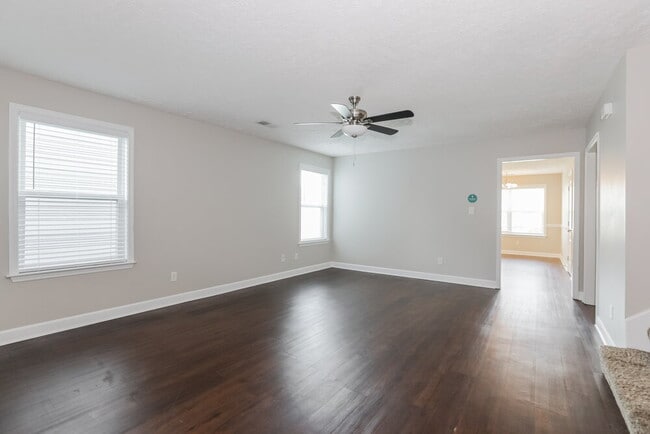 Building Photo - 1516 Beaconcrest Cir