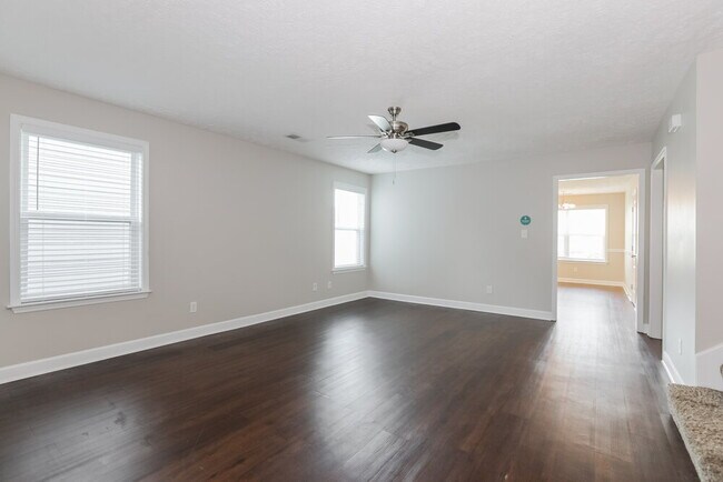 Foto del edificio - 1516 Beaconcrest Cir