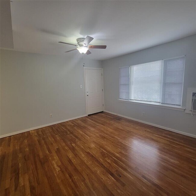 Building Photo - 1320 Heights Blvd