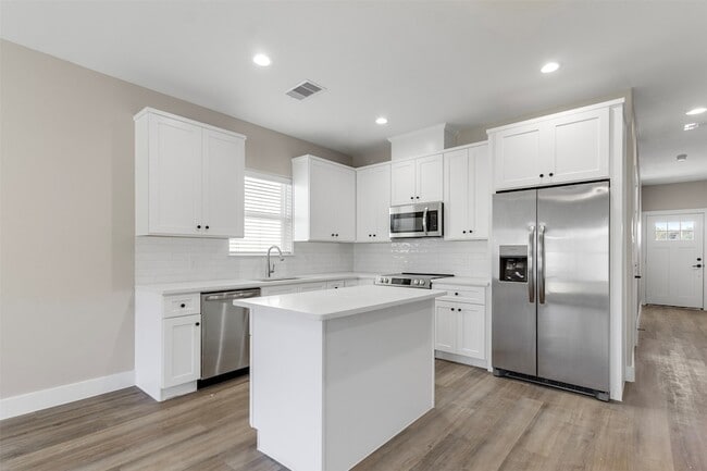 Foto del edificio - 3152 N Cleveland St