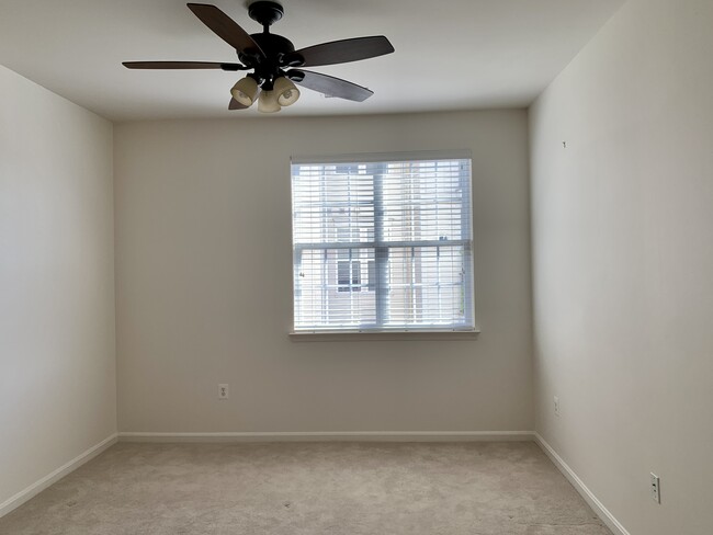 Foto del edificio - 21228 McFadden Sq