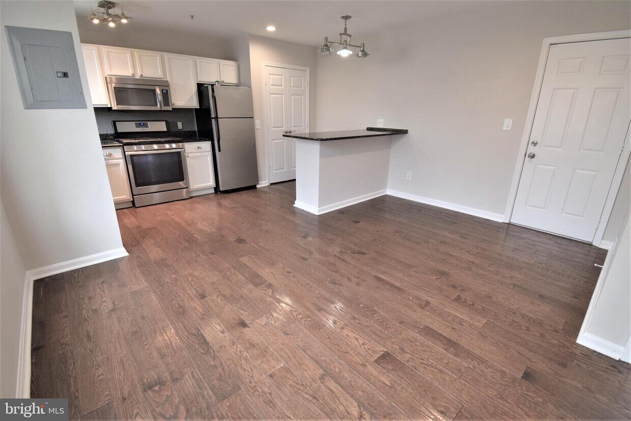 Primary Photo - 429 18th St NE