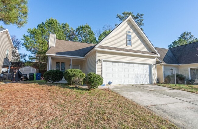 Building Photo - First floor Master with 3 Bedrooms !