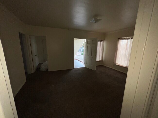 Living Room - 1536 Meadowbrook Ave
